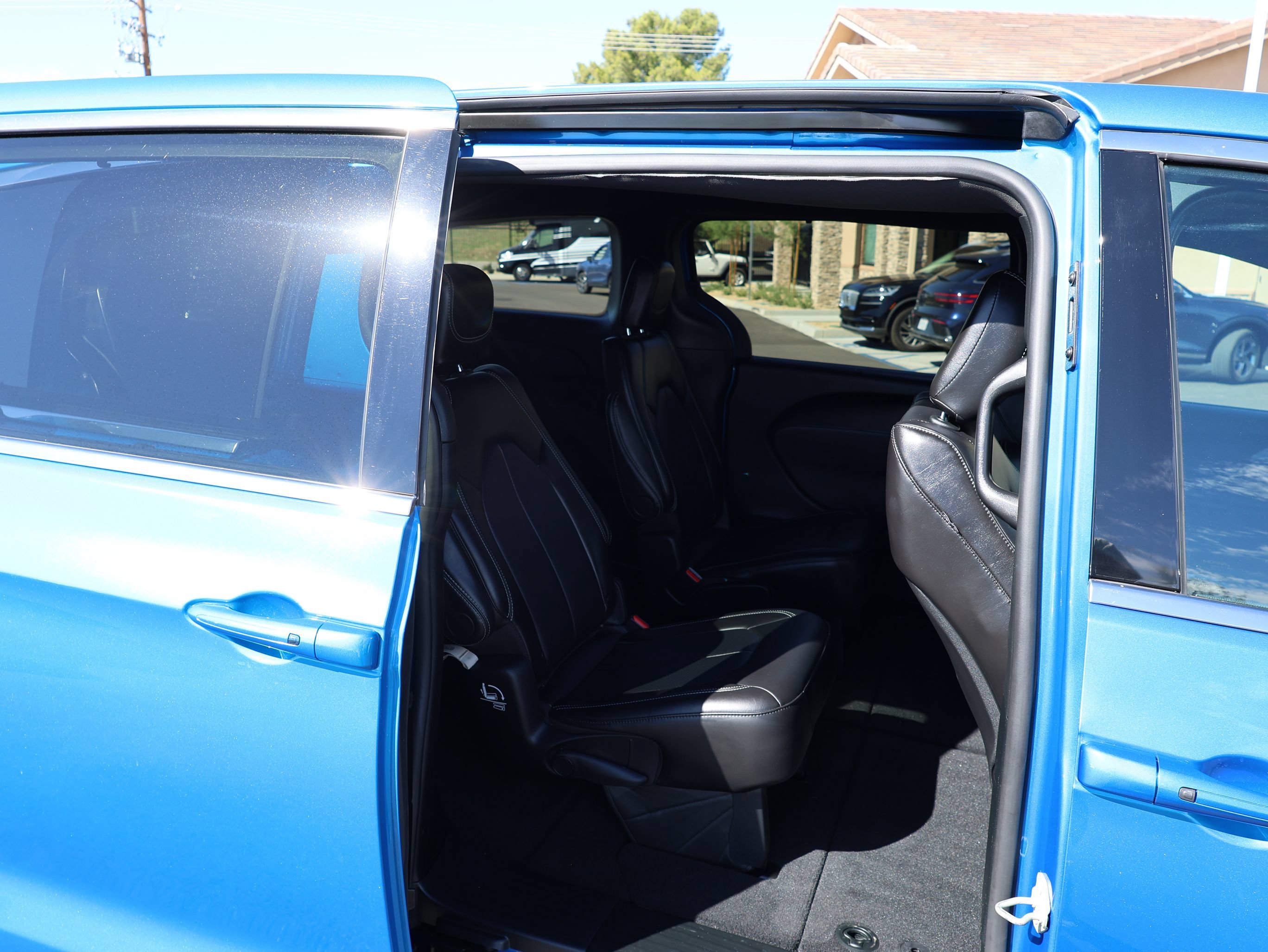 Used 2027 Chrysler Pacifica Select FWD image 31