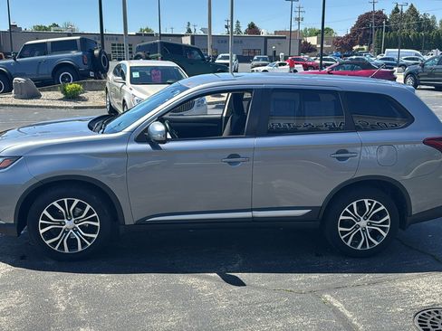 Used 2016 Mitsubishi Outlander ES AWD/4WD image 5