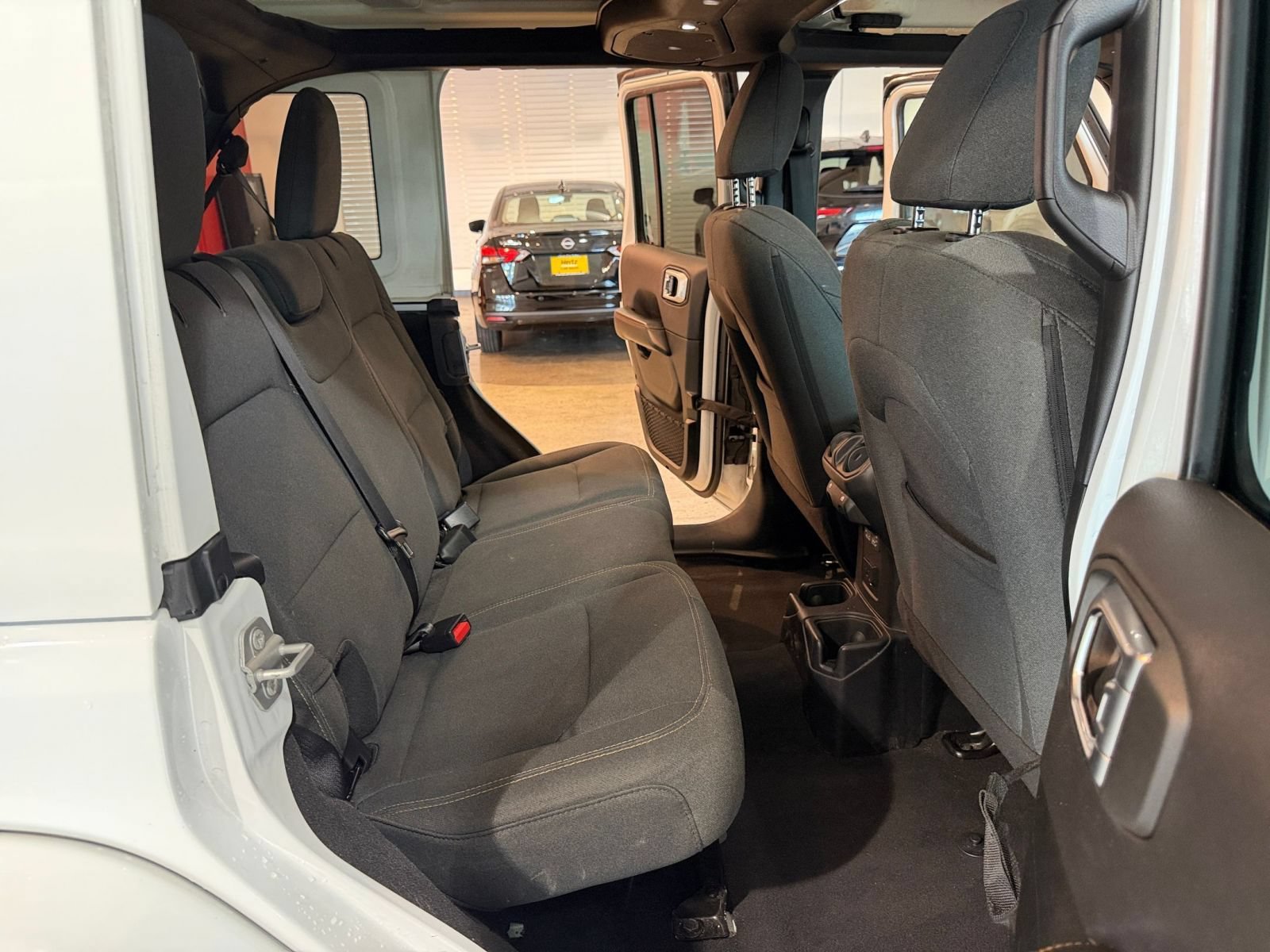Used 2025 Jeep Wrangler Unlimited Sahara AWD/4WD image 36