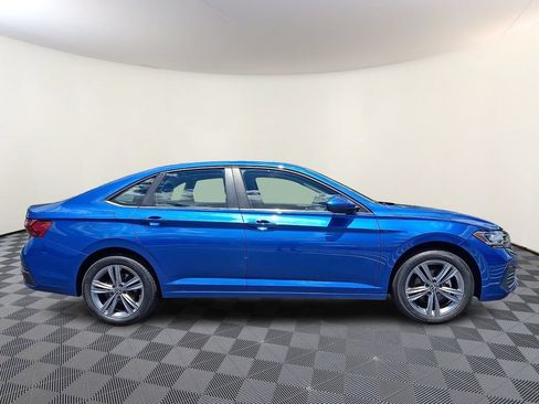 Used 2024 Volkswagen Jetta SE FWD image 10