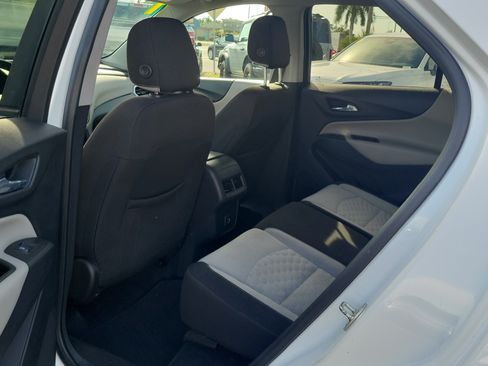 Used 2021 Chevrolet Equinox LS w/ LS Convenience Package FWD image 14