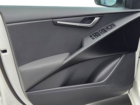 New 2026 Kia Niro LX FWD image 15