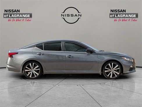 Used 2020 Nissan Altima 2.5 SR w/ Premium Package image 4