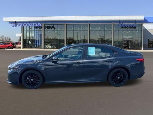 Used 2025 Toyota Camry SE FWD image 2