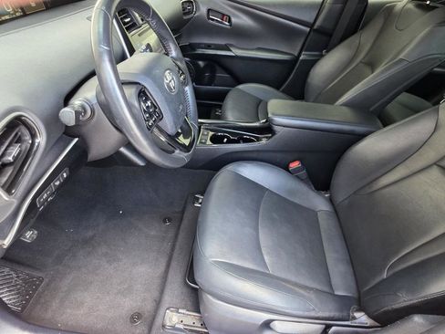 Used 2019 Toyota Prius XLE image 6