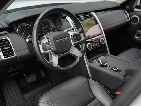 Used 2023 Land Rover Discovery S image 19