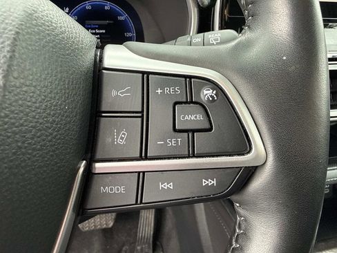 Used 2023 Toyota Highlander Limited image 30