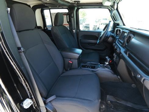 Used 2023 Jeep Gladiator Willys AWD/4WD image 26