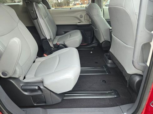 Used 2023 Toyota Sienna XLE image 11