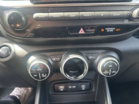 Used 2025 Hyundai Venue SEL FWD image 19