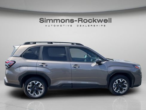 Used 2025 Subaru Forester Premium AWD/4WD image 6