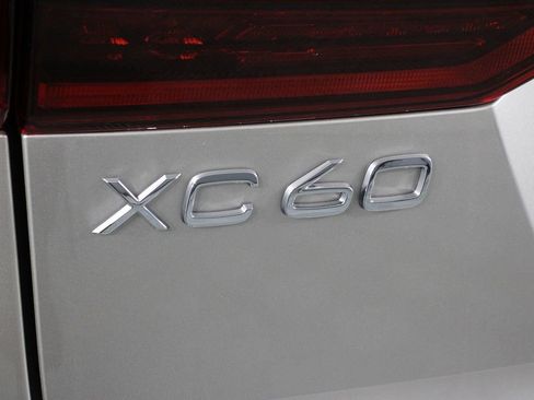 New 2026 Volvo XC60 T8 Ultra w/ Protection Package Premier AWD/4WD image 16