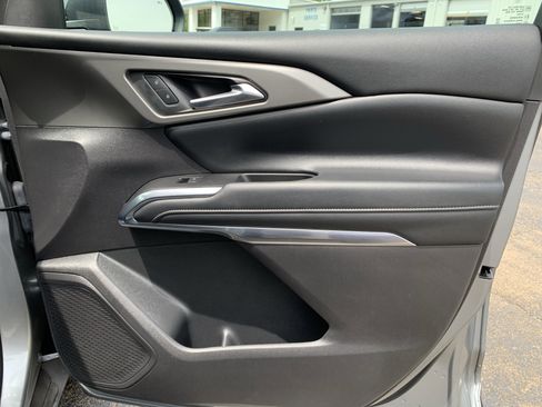 Used 2025 Chevrolet Traverse LT FWD image 48