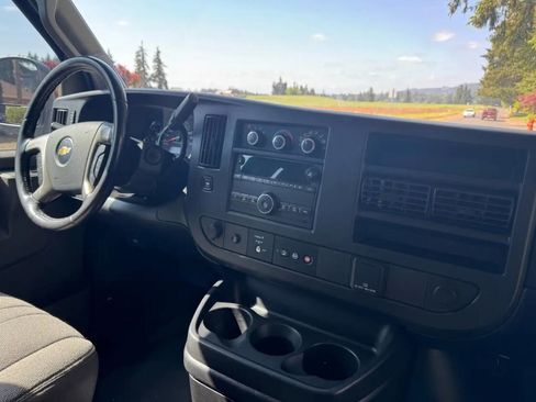 Used 2018 Chevrolet Express 2500 LS w/ Driver Convenience Package RWD image 19