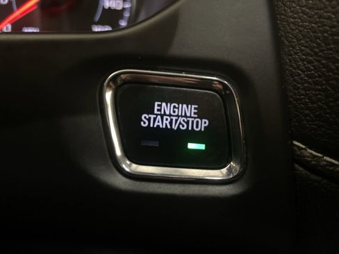 Used 2023 GMC Acadia SLE w/ Driver Convenience Package FWD image 10