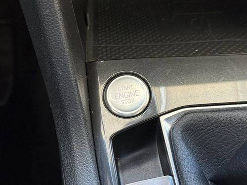 Used 2022 Volkswagen Tiguan SE image 31