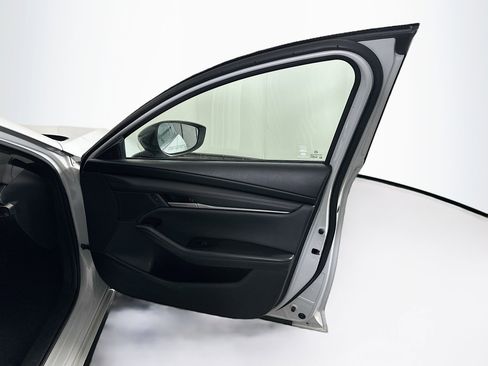 Used 2024 MAZDA MAZDA3 s image 32