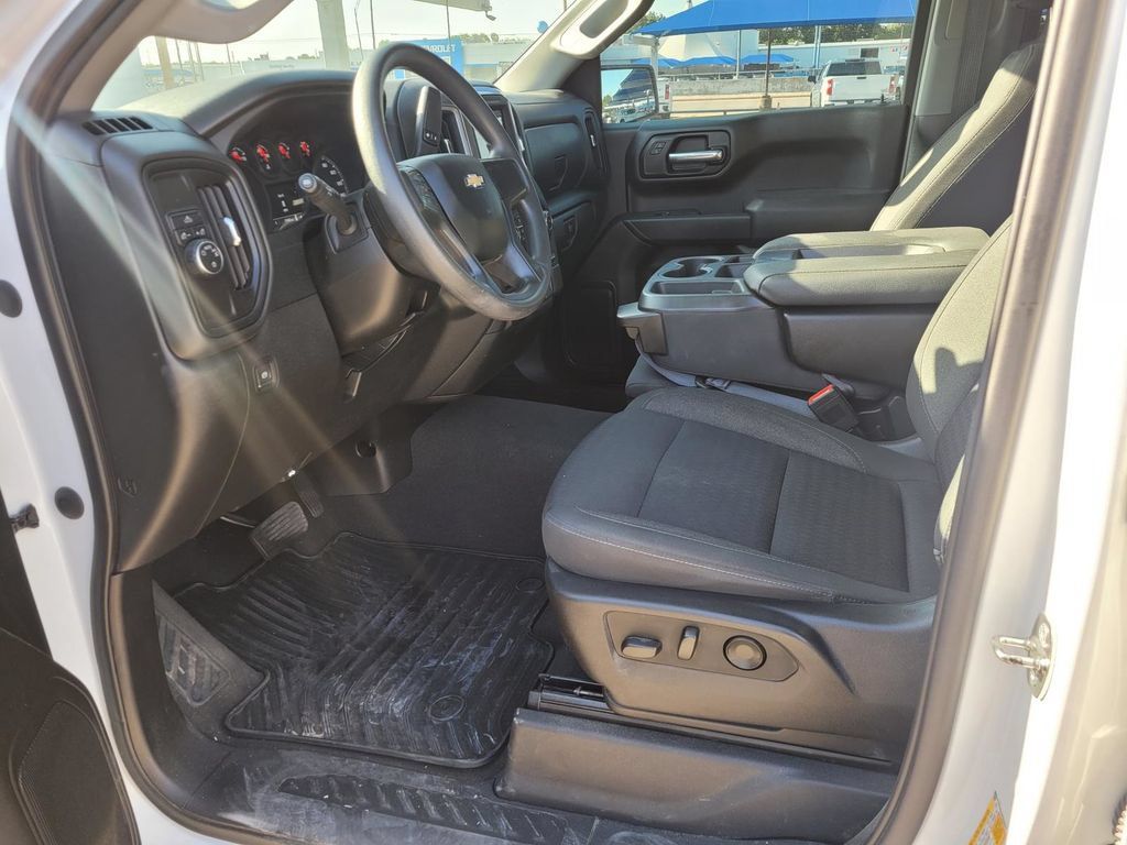 Used 2023 Chevrolet Silverado 1500 Custom RWD image 2