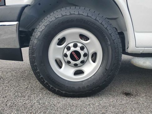 Used 2024 GMC Savana 2500 w/ Driver Convenience Package image 10