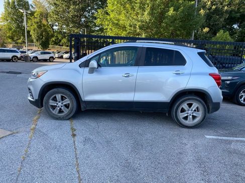 Used 2018 Chevrolet Trax LT w/ LT Convenience Package AWD/4WD image 4