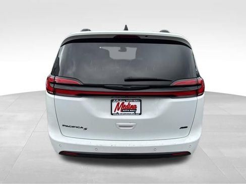 Used 2023 Chrysler Pacifica Touring-L w/ S Appearance Package AWD/4WD image 6