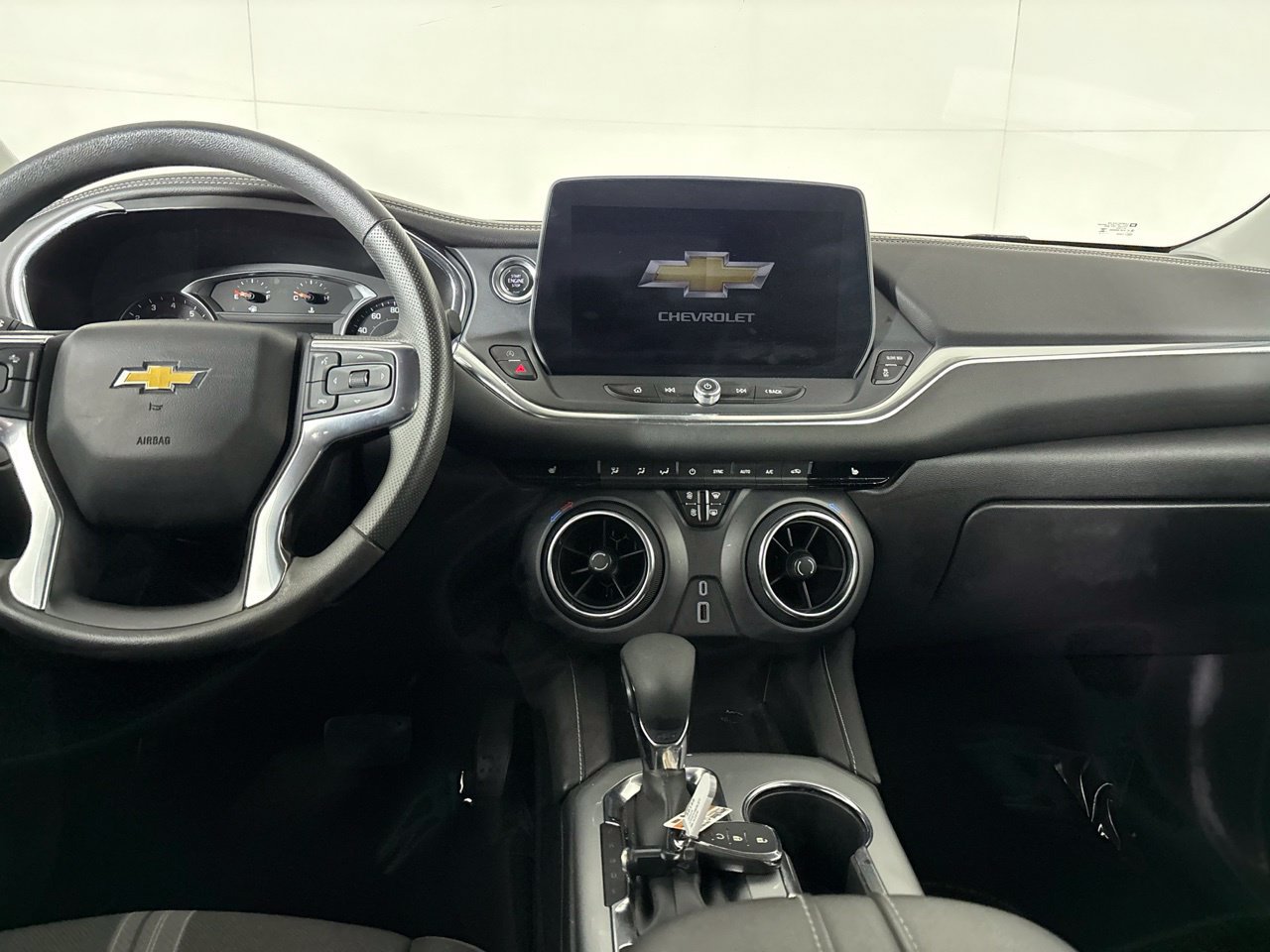 Used 2025 Chevrolet Blazer LT AWD/4WD image 24