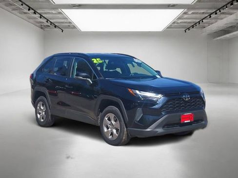 Used 2025 Toyota RAV4 XLE AWD/4WD image 8