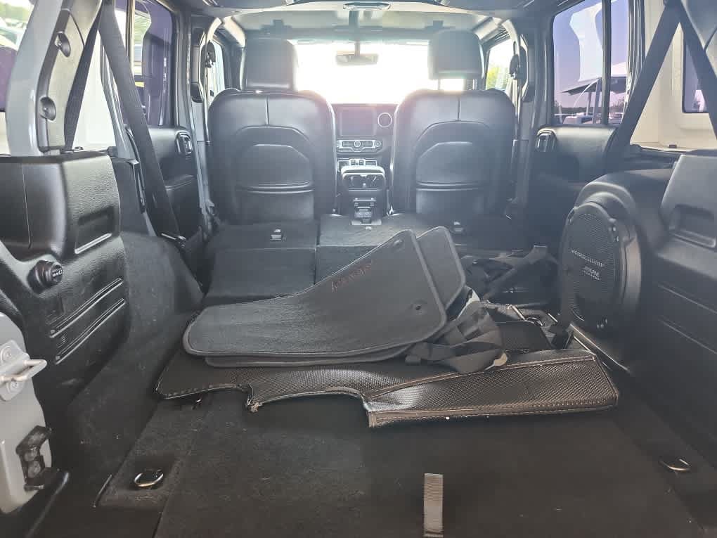 Used 2019 Jeep Wrangler Unlimited Sahara w/ Uconnect 4C Nav & Sound Group AWD/4WD image 32