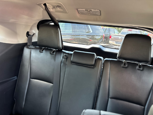Used 2021 Toyota Highlander Limited FWD image 4