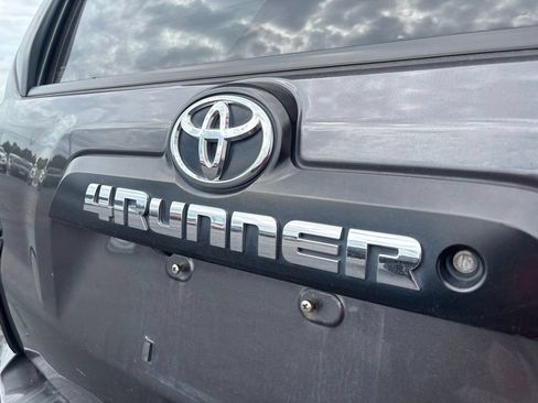Used 2017 Toyota 4Runner TRD Off-Road Premium AWD/4WD image 29