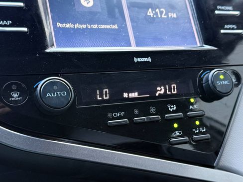 Used 2020 Toyota Camry SE w/ Carpet Mat Package FWD image 18