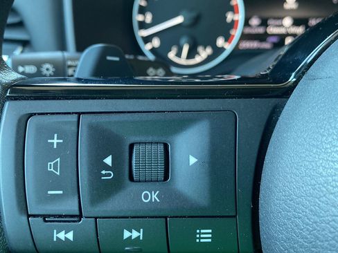 Certified 2023 Nissan Rogue SV AWD/4WD image 32