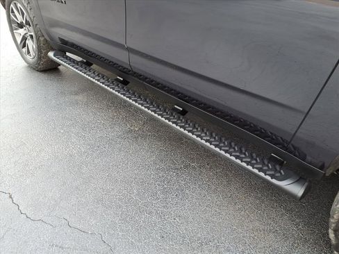 Used 2022 Chevrolet Suburban Z71 w/ Luxury Package image 10