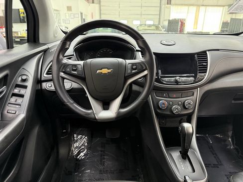 Used 2019 Chevrolet Trax LT w/ LT Convenience Package FWD image 21