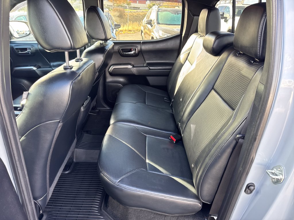 Used 2018 Toyota Tacoma Limited AWD/4WD image 32