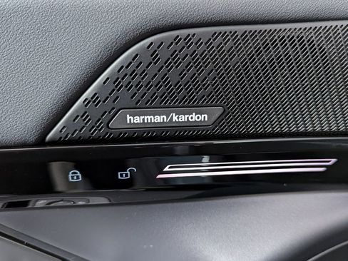 Used 2025 BMW 530i xDrive w/ Premium Package image 14