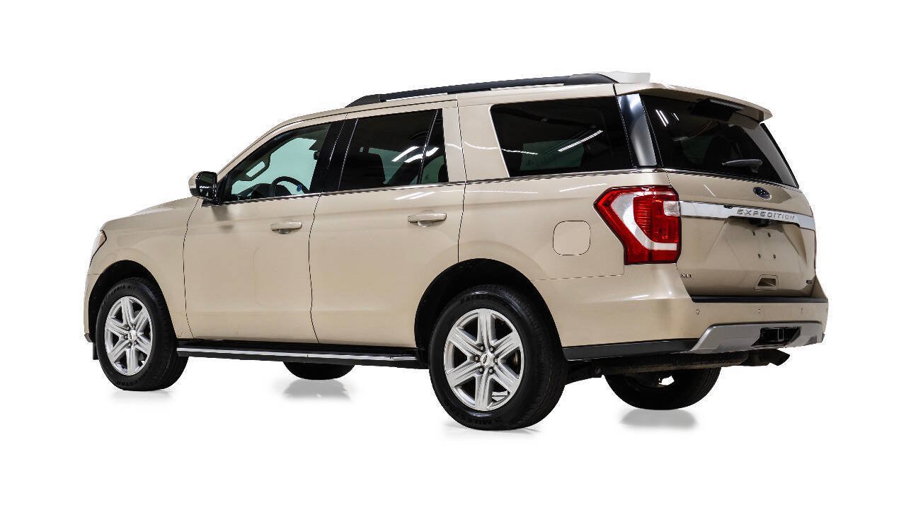 Used 2018 Ford Expedition XLT w/ Equipment Group 202A RWD image 4
