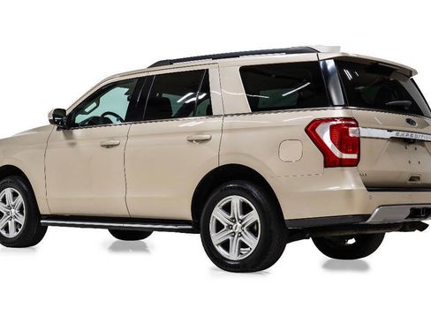 Used 2018 Ford Expedition XLT w/ Equipment Group 202A RWD image 4