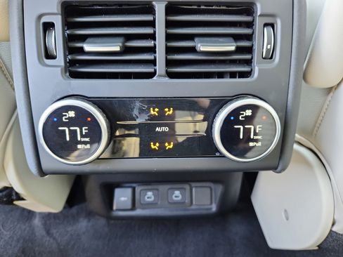 Used 2025 Land Rover Discovery S image 27