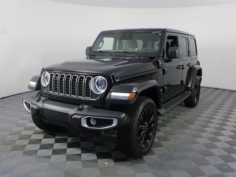 Used 2025 Jeep Wrangler Unlimited Sahara AWD/4WD image 20