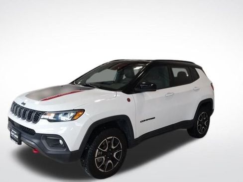 Used 2024 Jeep Compass Trailhawk w/ Trailhawk Convenience Group image 9