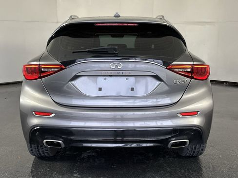 Used 2018 INFINITI QX30 image 7