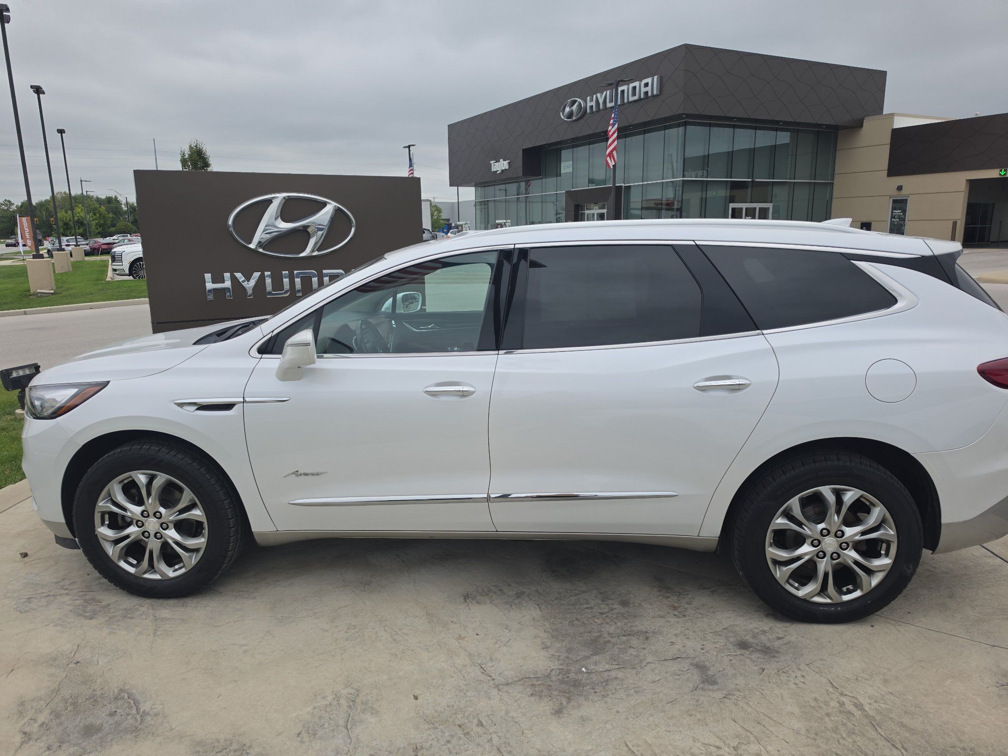 Used 2018 Buick Enclave Avenir AWD/4WD image 8