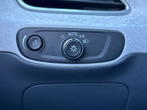 Used 2020 Chevrolet Bolt Premier w/ Infotainment Package image 39