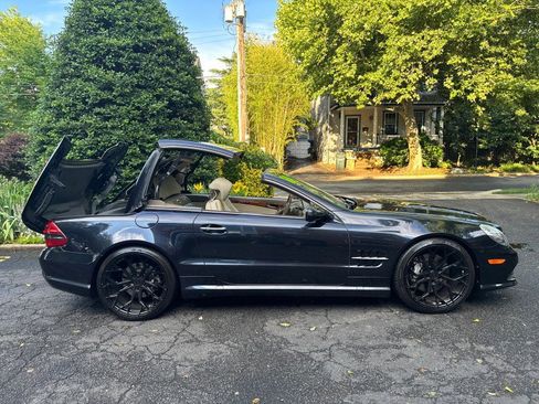 Used 2011 Mercedes-Benz SL 550 image 7