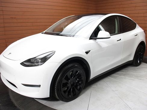 Used 2023 Tesla Model Y Long Range image 7