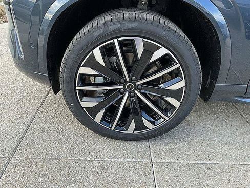 New 2026 Volvo XC90 B5 Plus w/ Protection Package AWD/4WD image 12