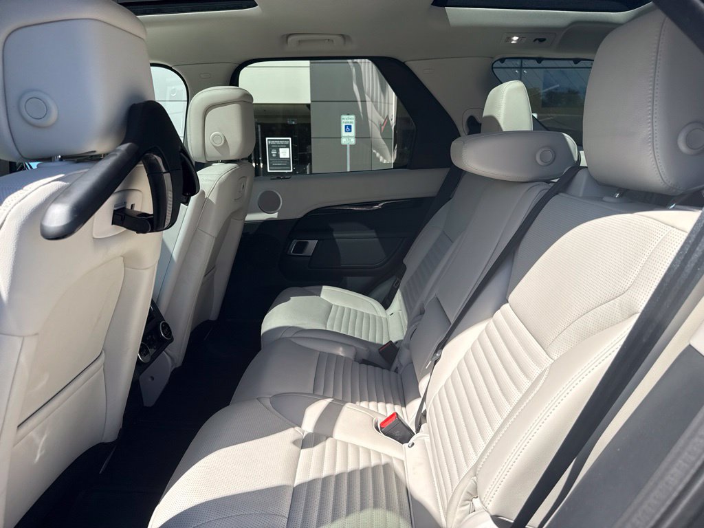 Certified 2025 Land Rover Discovery S AWD/4WD image 8