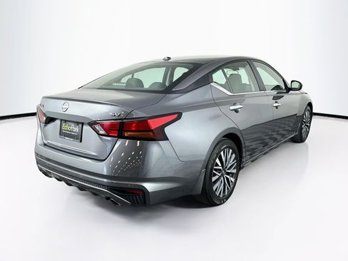 Used 2024 Nissan Altima 2.5 SV w/ SV Premium Package FWD image 9