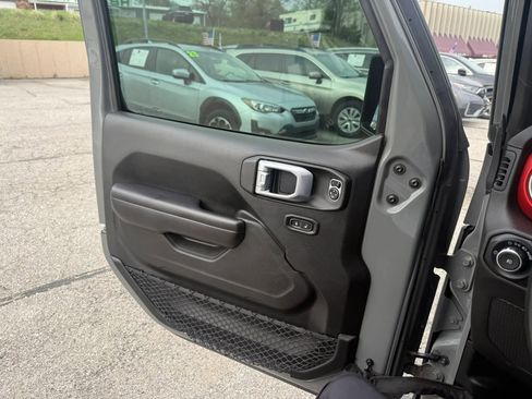Used 2018 Jeep Wrangler Unlimited Rubicon w/ Steel Bumper Group AWD/4WD image 19